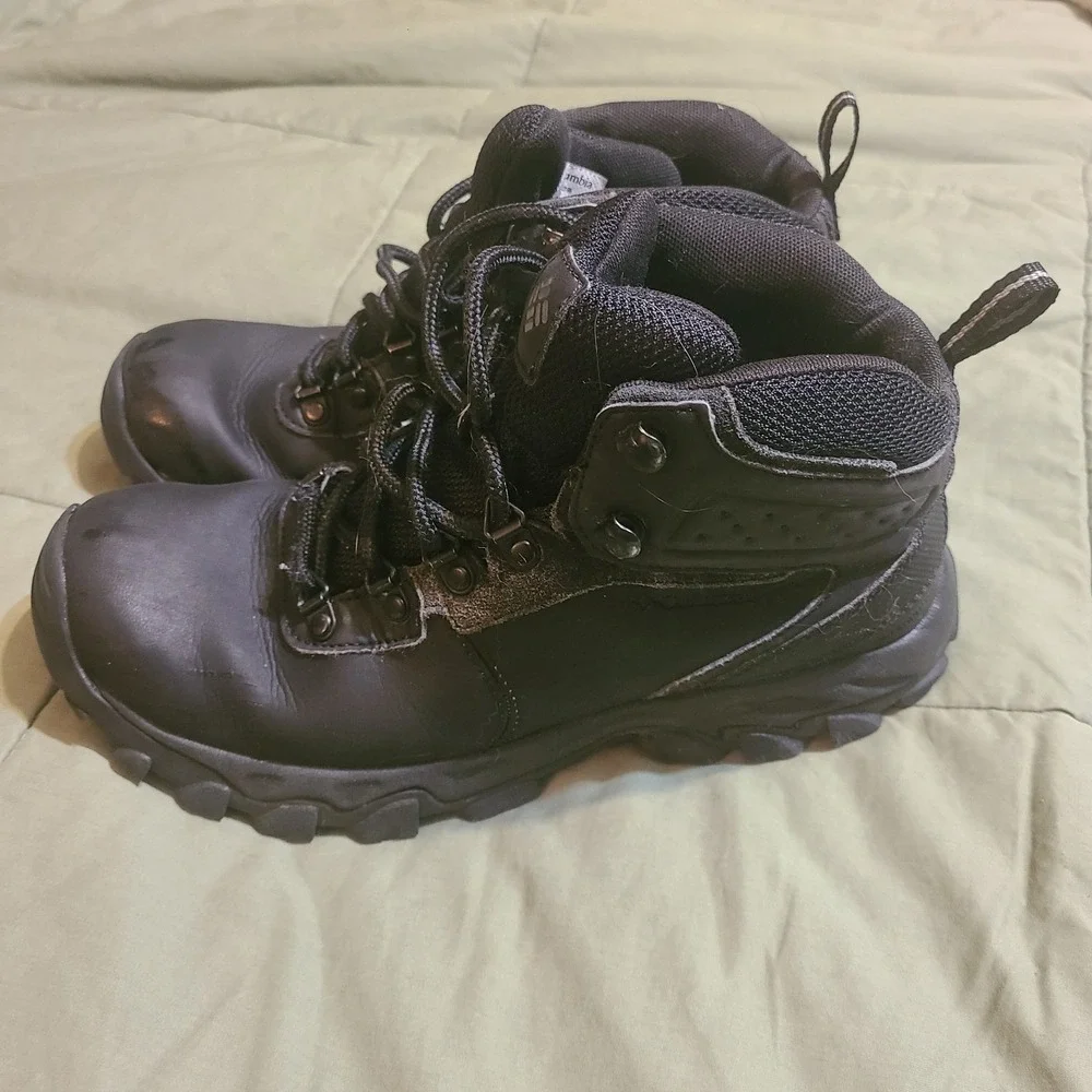 Columbia Newton Ridge Plus II Hiking Boots Mens 7.5 Black Waterproof Leather
